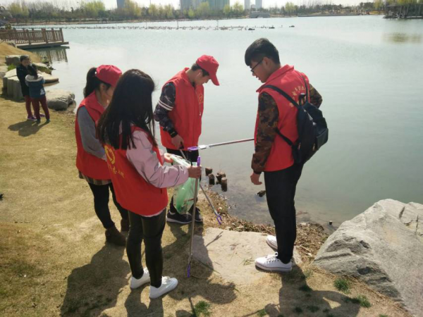 北海公园捡拾垃圾2.jpg